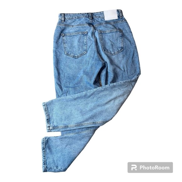 Zara high rise mom jean, light blue EUC Size USA 8 EUR 40 - Picture 4 of 5
